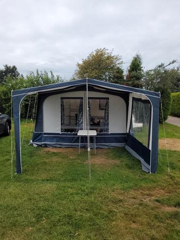 Caravan Challenger Swift + voortent + luifel + accessoires  beschikbaar voor biedingen