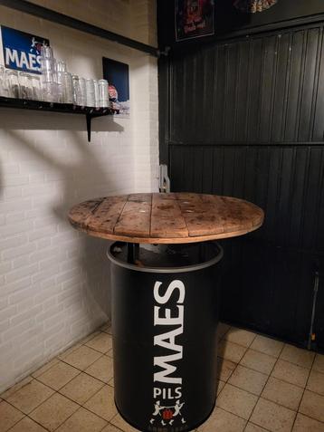 Stoere grote Maes statafel beschikbaar voor biedingen