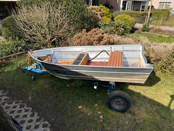 Emok v300 boot met 6pk johnson 4takt en trailer beschikbaar voor biedingen