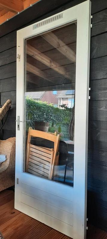 Hardhouten buitendeur  beschikbaar voor biedingen