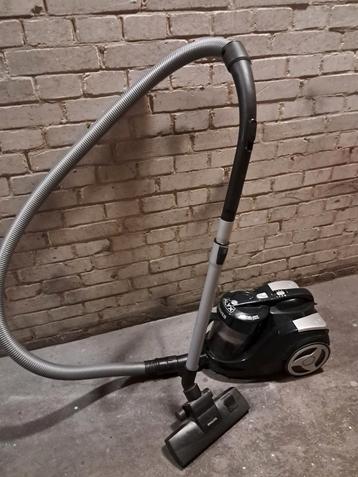 Te koop,Hoover merk stofzuiger zaklos. Groot bak hier. beschikbaar voor biedingen