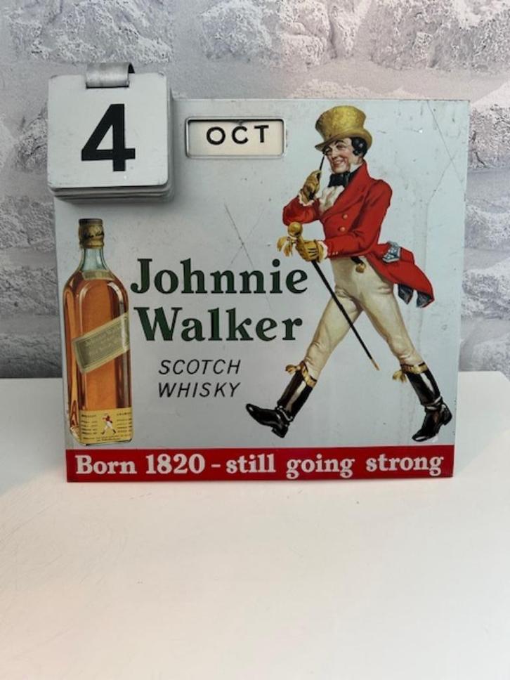 Johnnie Walker Scotch Whisky reclame kalender metaal, Verzamelen, Merken en Reclamevoorwerpen, Gebruikt, Reclamebord, Ophalen of Verzenden