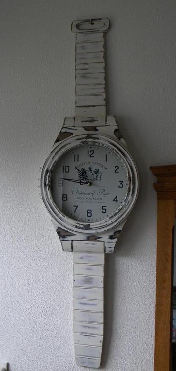 WANDKLOK BROCANTE UITSTRALING HOUT, MODEL HORLOGE beschikbaar voor biedingen