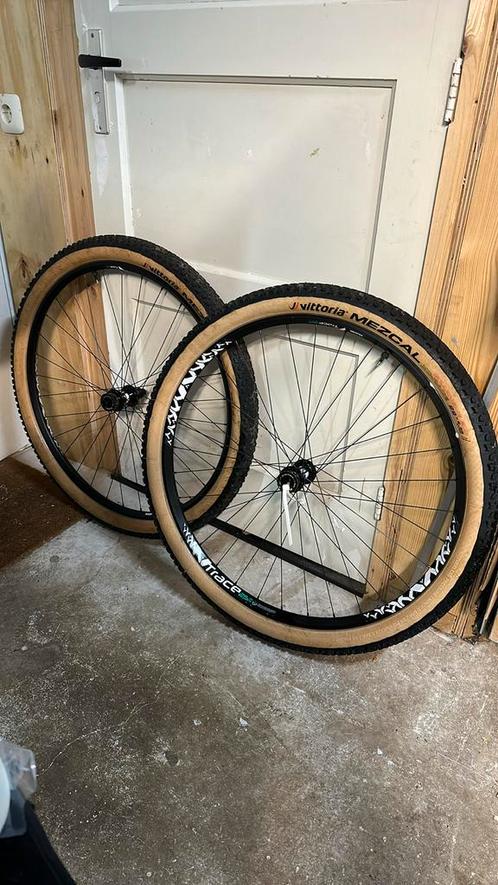 Wielset gravel mtb - alu  dt swiss 350 - 110 voor 142 achter, Fietsen en Brommers, Fietsonderdelen, Gebruikt, Mountainbike, Wiel