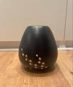 Flora Gouda Vaasje, Lente zwart, jaren 50, japandi, Zwart, Aardewerk of Porselein, Ophalen of Verzenden, Zo goed als nieuw