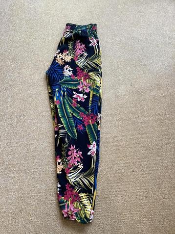 Zwarte Zomerbroek met bloem print luchtig  katoen maat 38/40 beschikbaar voor biedingen