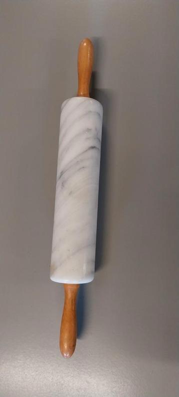 Marmeren deegroller  beschikbaar voor biedingen