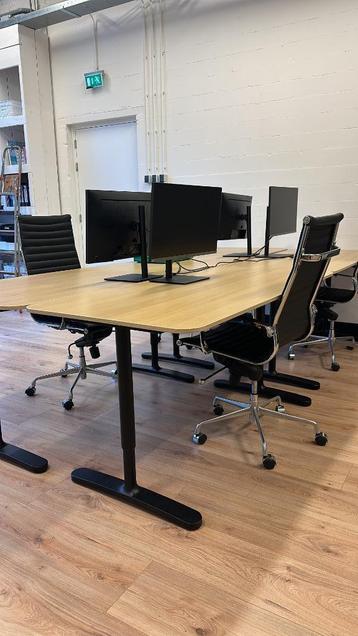 Toffe bureaus zwart/houtkleur bureau's, Bekant (IKEA) 