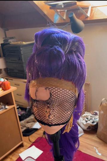 Rumi helmet wig beschikbaar voor biedingen