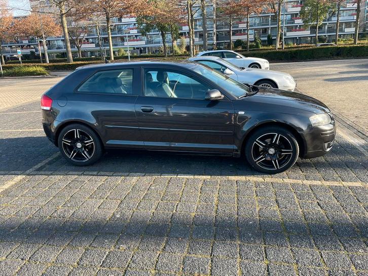 Audi A3 2.0 110KW AUT 3D 2005 Grijs, Auto's, Audi, Particulier, A3, Benzine, Euro 4, D, Hatchback, Automaat, Origineel Nederlands