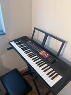 Yamaha PSR-F51 met standaard en krukje, Muziek en Instrumenten, Keyboards, 61 toetsen, Yamaha, Ophalen of Verzenden, Zo goed als nieuw