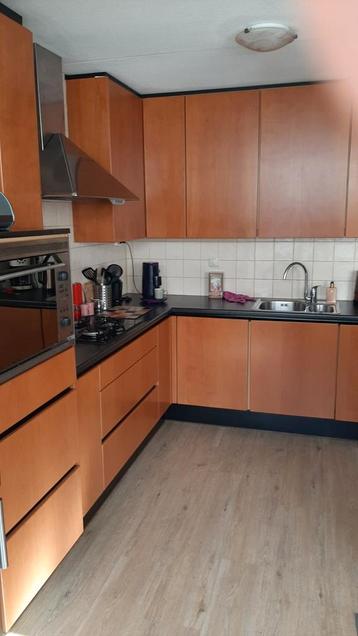 L KEUKEN kleur kersen met evt. Alle apparaten  beschikbaar voor biedingen
