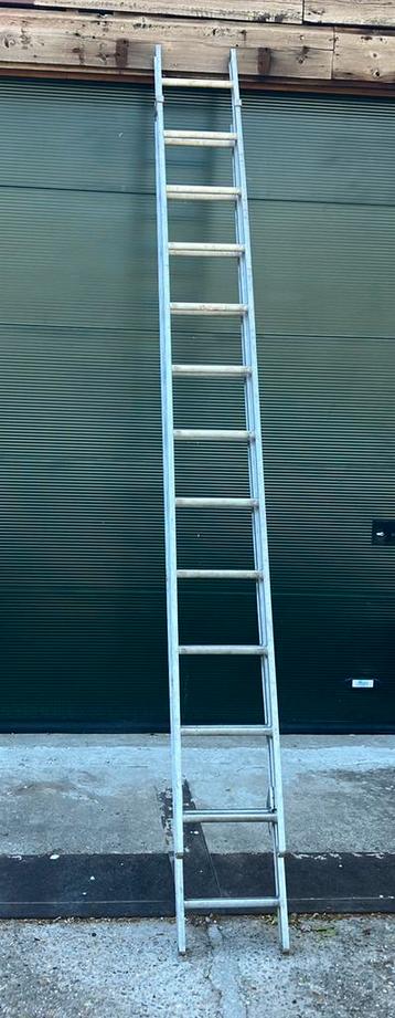 Ladder 2 delig 6 meter beschikbaar voor biedingen