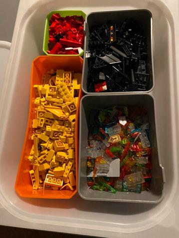 Grote Lego verzameling met opbergkast beschikbaar voor biedingen