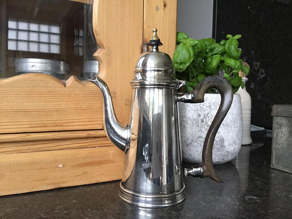 Verzilverde Engelse koffiekan | vuurtorenkan, Verzenden