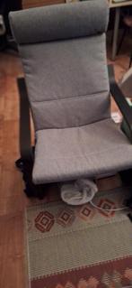 Grijze fauteuil met zwarte houten leuningen, Huis en Inrichting, Fauteuils, Minder dan 75 cm, Ophalen of Verzenden, Zo goed als nieuw