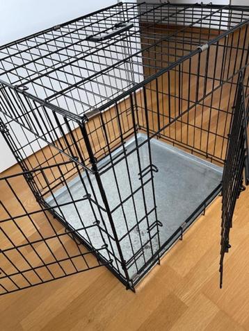 Inklapbare metalen honden bench met twee deuren beschikbaar voor biedingen