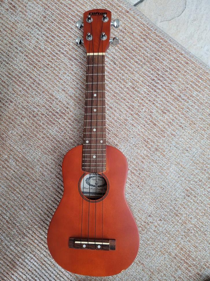 Clifton Ukelele met Hoes, Instructieboek & Snaren, Muziek en Instrumenten, Snaarinstrumenten | Overige, Gebruikt, Ukelele, Ophalen