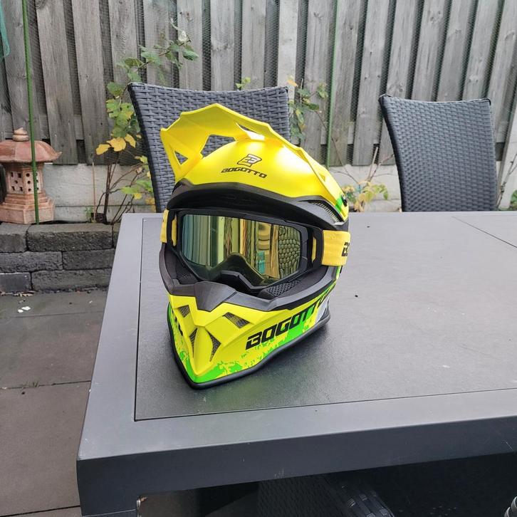Motorcross Helm - Bogotto maat 57/58, Fietsen en Brommers, Brommerhelmen, Gebruikt, Ophalen of Verzenden