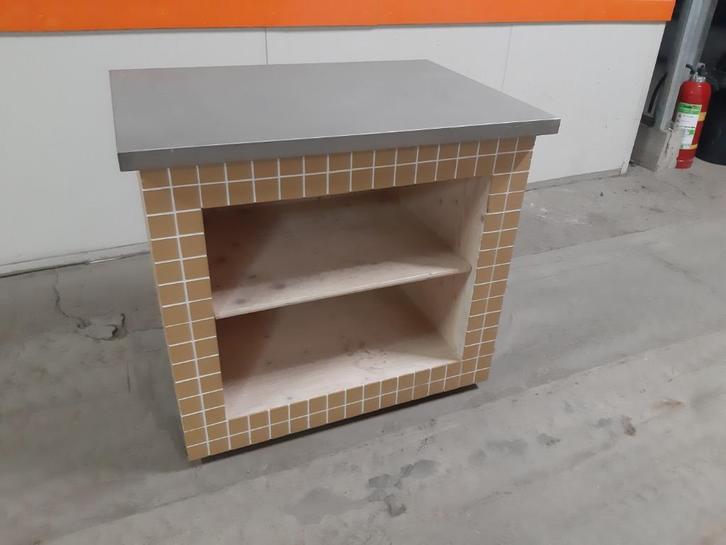 BBQ meubel buitenkeuken met RVS blad en okergele tegeltjes, Tuin en Terras, Buitenkeukens, Zo goed als nieuw, Elektrisch, Vrijstaand