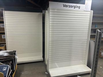 6 grote winkel/evenementen kasten inclusief accessoires beschikbaar voor biedingen
