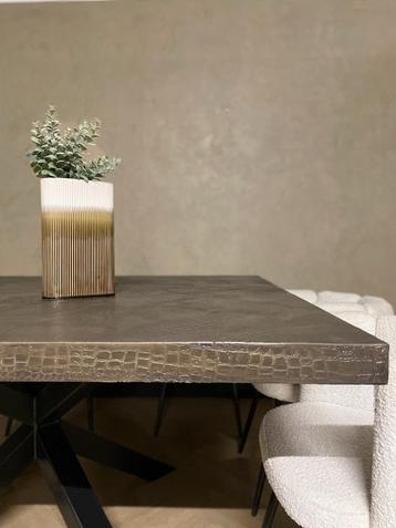 Vierkante eettafel CROCOSTRUCTUUR | maatwerk beschikbaar voor biedingen