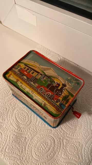 Blik speelgoed beschikbaar voor biedingen