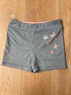 Grijze sportshort met sterren - Maat 116, Kinderen en Baby's, Kinderkleding | Maat 116, Ophalen of Verzenden, Zo goed als nieuw