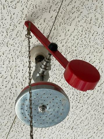 Nooddouche voor Bedrijven, plafondaansluiting beschikbaar voor biedingen