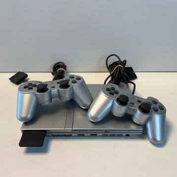 Sony Playstation 2 Slim Silver + 2 controllers beschikbaar voor biedingen