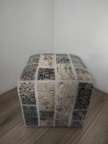 Grijze Patchwork poef  beschikbaar voor biedingen