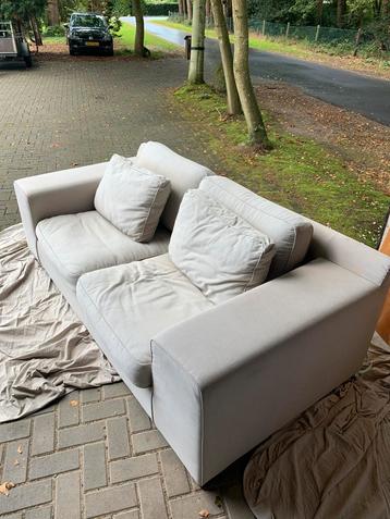 Zitbank met hocker beschikbaar voor biedingen
