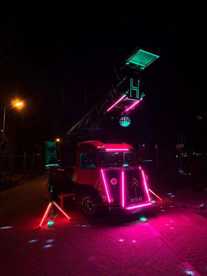 Te huur Unieke oldtimer mobiele DJ brandweer bus DJ podium, Diensten en Vakmensen, Verhuur | Zalen en Feestlocaties, Bruiloft- of Feestlocatie