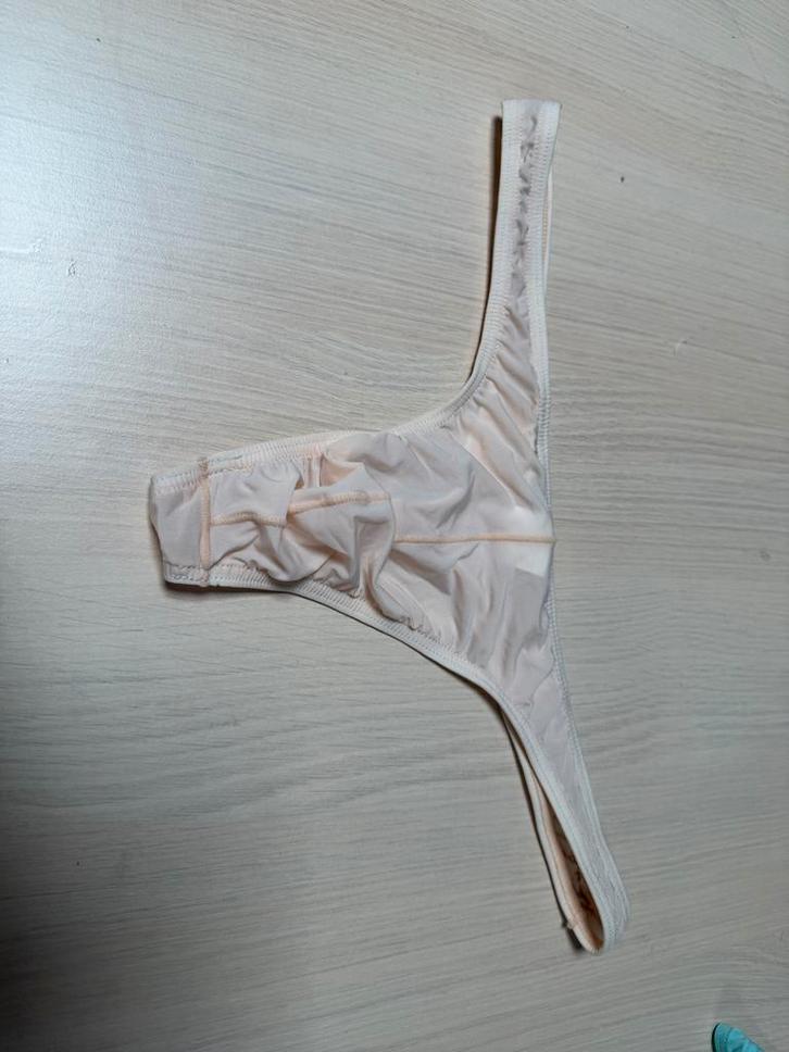 Heren String - Maat M, Kleding | Heren, Ondergoed, Beige, Ophalen of Verzenden
