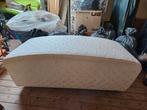 Bed bankje kleur creme met houten pootjes  nieuw €100., Ophalen, Zo goed als nieuw, Rechthoekig