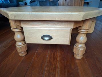 Mooie 8 hoekige salontafel met 4 opberglades  beschikbaar voor biedingen