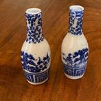 Twee kleine porseleinen vaasjes, Wit, Aardewerk of Porselein, Ophalen of Verzenden, Zo goed als nieuw