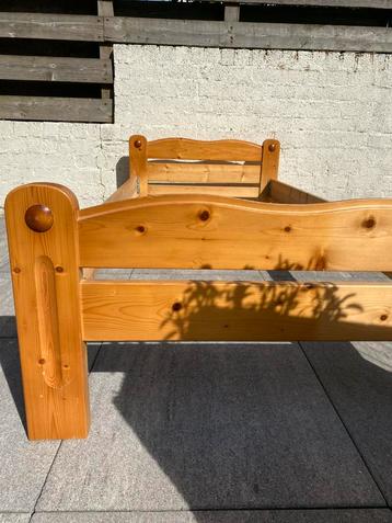 Eenpersoons bed hout beschikbaar voor biedingen
