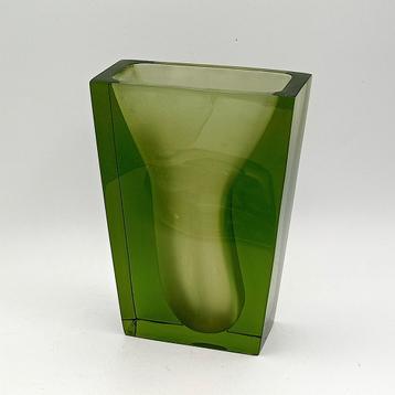 Vintage Modern Design Lucite Perspex  Groene Vaas 18,5cmh beschikbaar voor biedingen