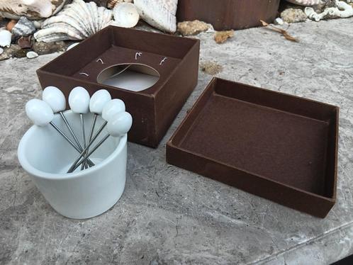 Vintage tapas/olijven set met 6 vorkjes en een bakje (FB9), Huis en Inrichting, Keuken | Bestek, Nieuw, Los bestek, Overige materialen