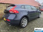 Volvo V40 2.0 D4 Momentum Business NWE Apk!, Auto's, Euro 5, Gebruikt, Blauw, Bedrijf
