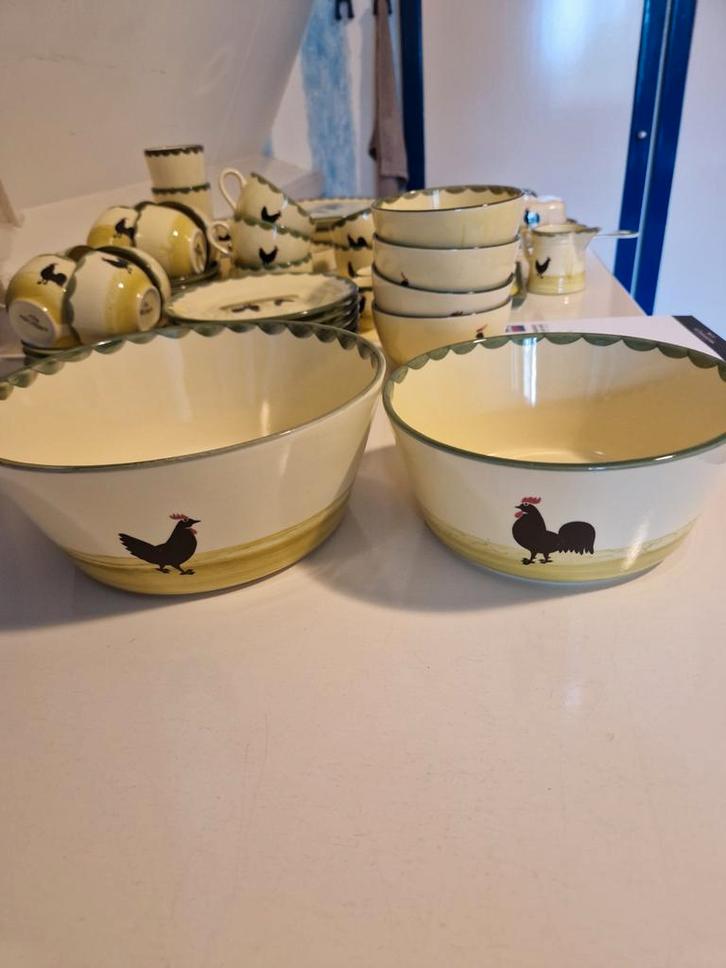 2 schalen kip en haan servies, Huis en Inrichting, Keuken | Servies, Gebruikt, Schaal of Schalen, Overige stijlen, Aardewerk, Ophalen of Verzenden