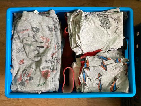 Twee dozen met jongens kleding maat 116-122, Kinderen en Baby's, Kinderkleding | Kinder-kledingpakketten, Gebruikt, Maat 116, Ophalen