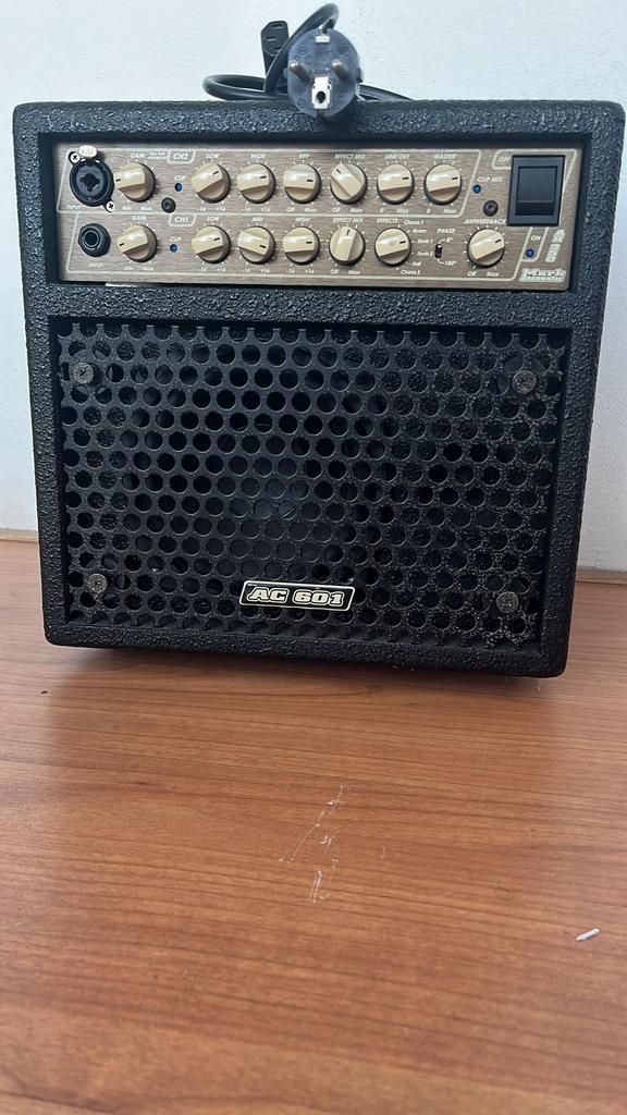 Markacoustic ac601 versterker (Markbass), Muziek en Instrumenten, Versterkers | Bas en Gitaar, Zo goed als nieuw, Ophalen