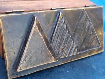 Amsterdamse school.  Ca '25. Piramide/Toetanchamon.  Sign. beschikbaar voor biedingen