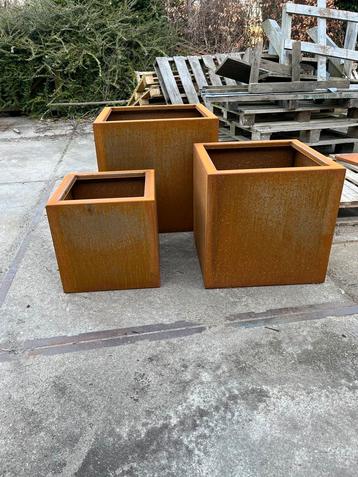 Zeer leuke set Cortenstalen bloembakken 60/50/40 cm NIEUW! beschikbaar voor biedingen