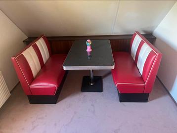 Amerikaanse Bel Air dinnerbanken + bijbehorende dinnertafel. beschikbaar voor biedingen