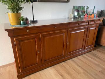 Kersenhouten dressoir Selva beschikbaar voor biedingen