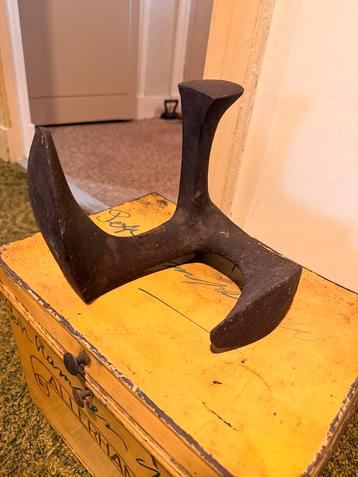 Antieke Schoenmakersleest beschikbaar voor biedingen