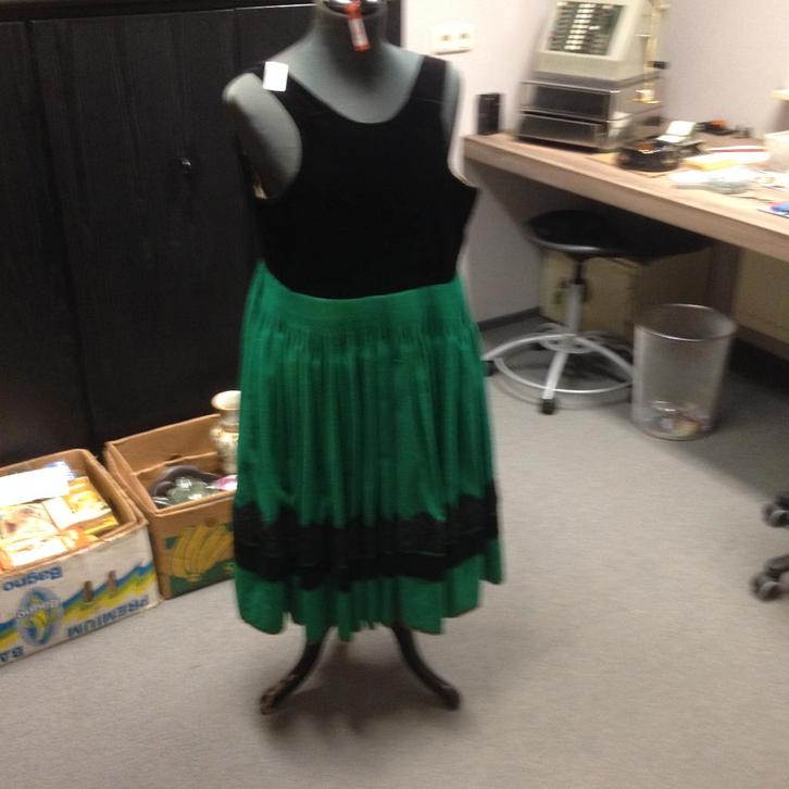 Antieke groen-zwarte klederdracht jurk., Antiek en Kunst, Antiek | Kleding en Accessoires, Dames, Verzenden